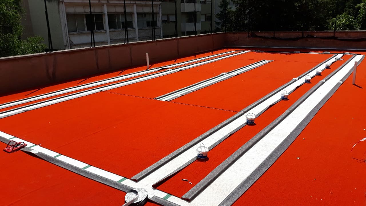 Mise en place des lignes de jeux de terrain de tennis