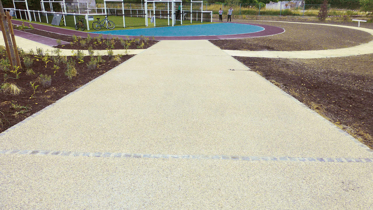 Allée en béton désactive et pavage - Mésieres-sur-Seine (78)