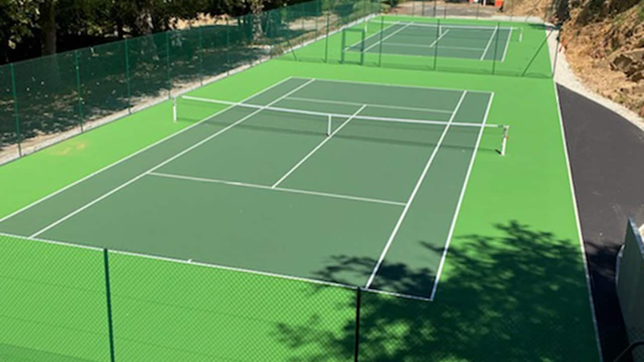 Terrain de tennis